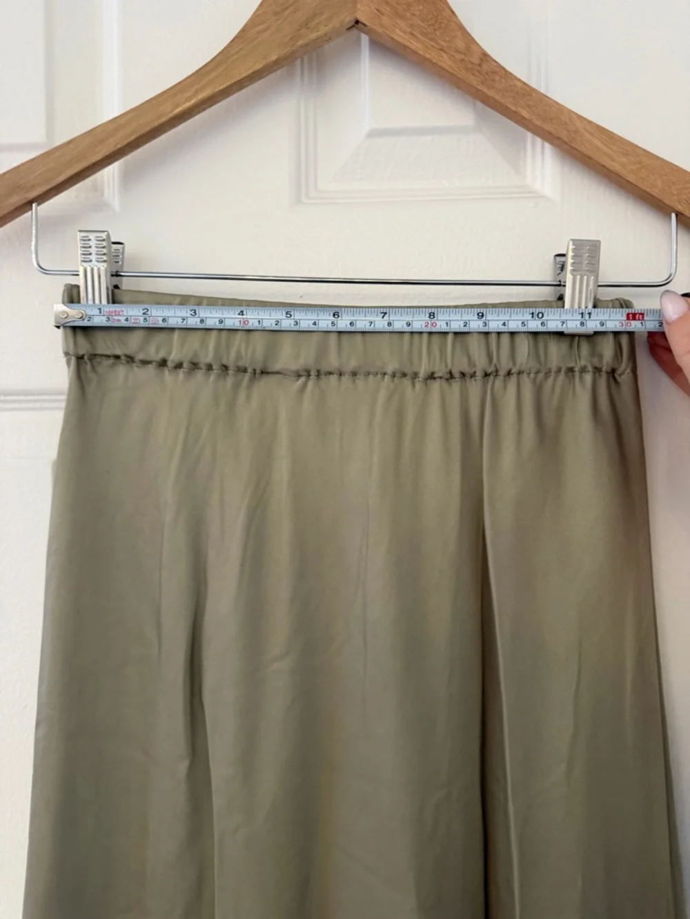 The Kooples Midi Skirt Size 0 Khaki Green Lace Trim Satin
Elastic Waist NWT - Picture 9 of 11